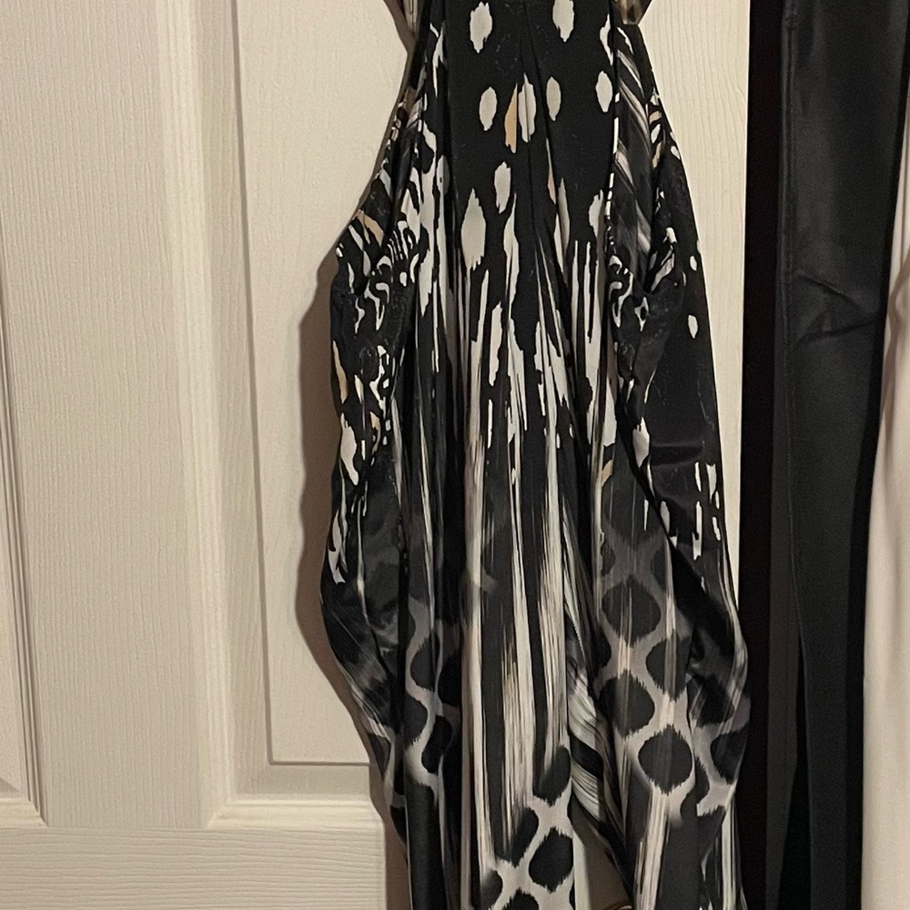 Chic Asymmetrical Black and White Jumper